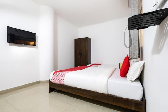 Western Silicon Hotel Kammasandra Buitenkant foto
